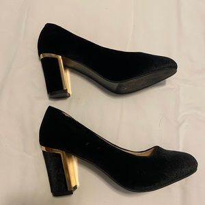 Black Velvet Pumps